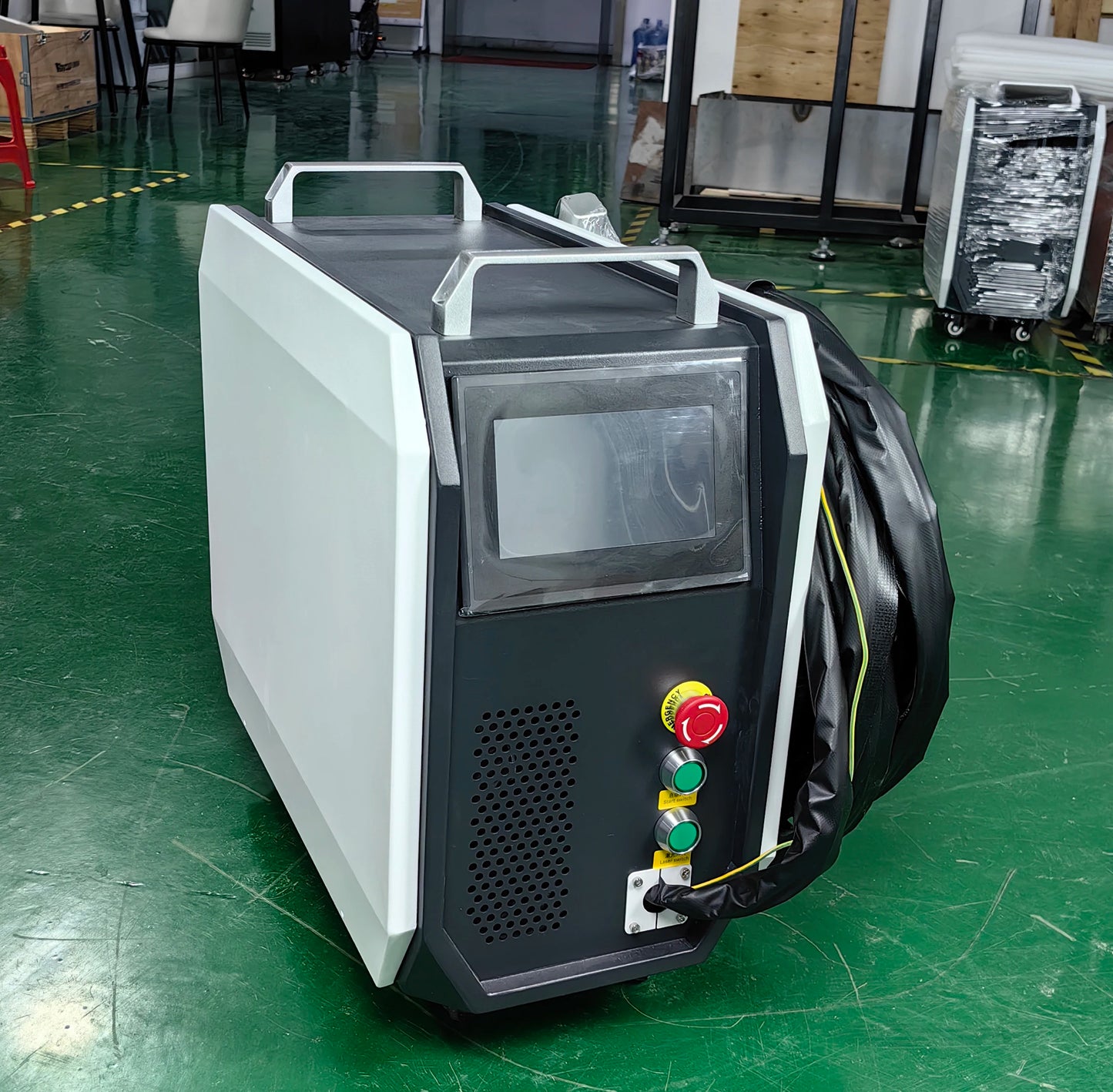 Portable 800W Air Cooling Handheld Fiber Laser Welding Machine 4-in-1 Hand Laser Welder for Easy Metal Operations MAX New Hotels