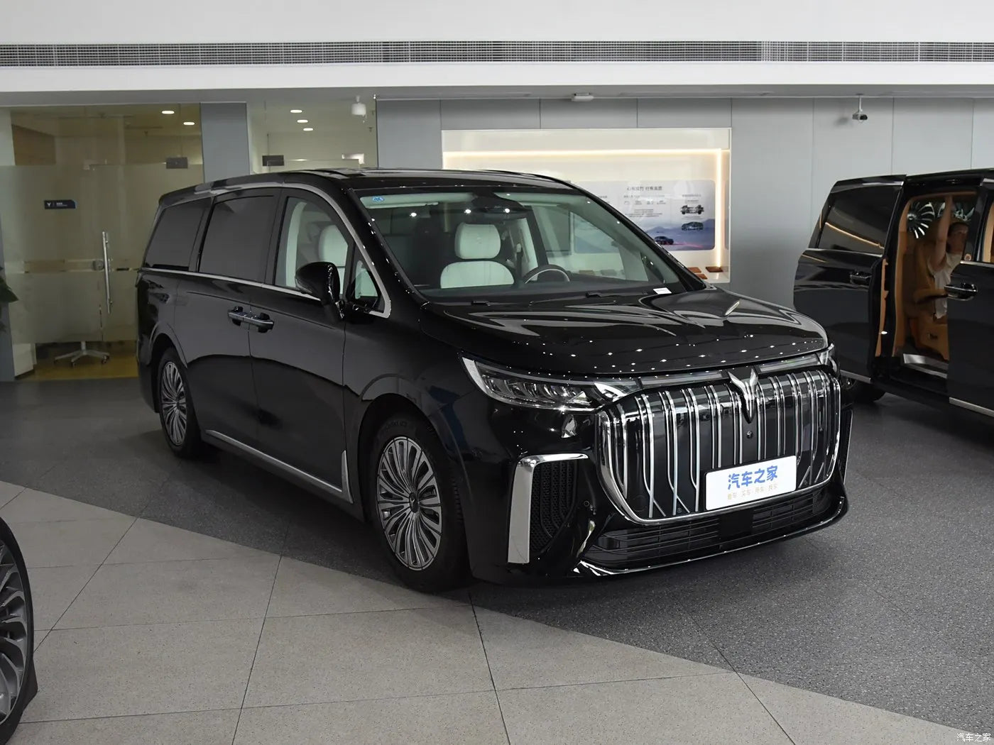 2024 Voyah Dreamers Lantu Luxury Electrical SUV 7-Seater 4-Drive MPV hybrid automobile phev plug-in hybrid new energy vehicle