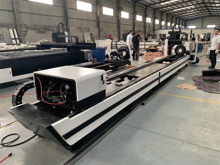 6M fiber laser cutting machine for metal tube steel pipe 3000w 4000w 6000w fiber laser cutter